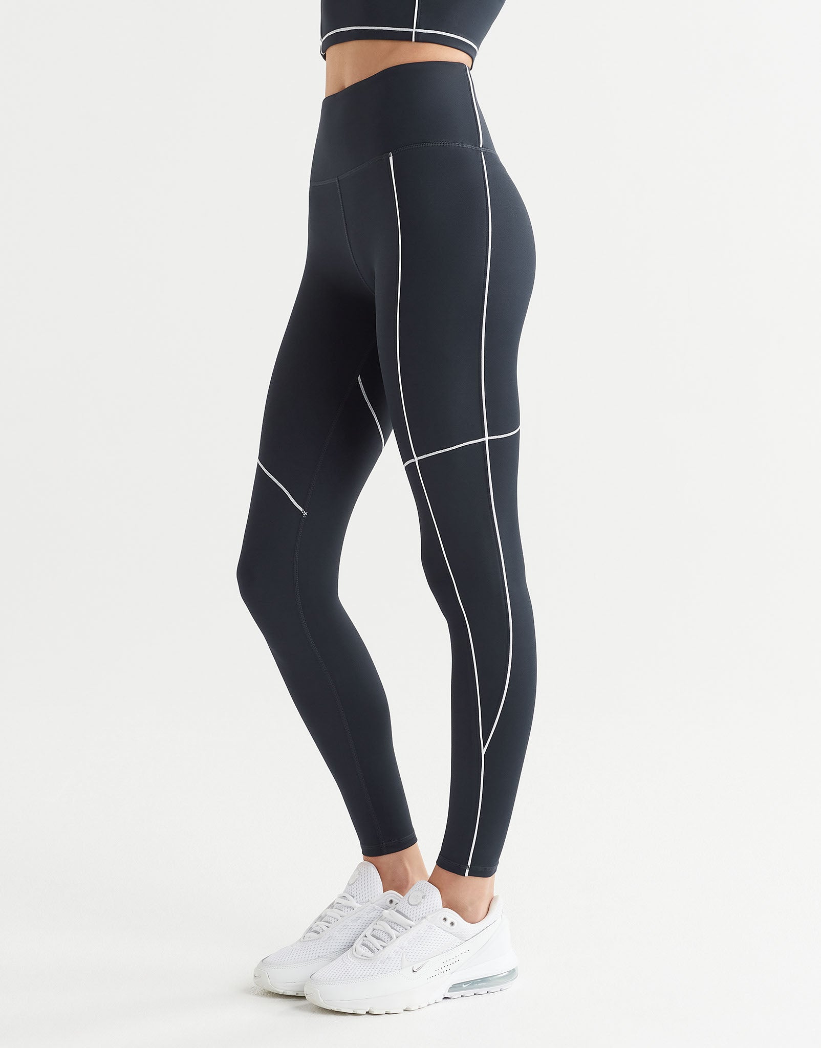 Lilybod-Amara-Legging-Navy-White-LL163-C23-NB-4.jpeg