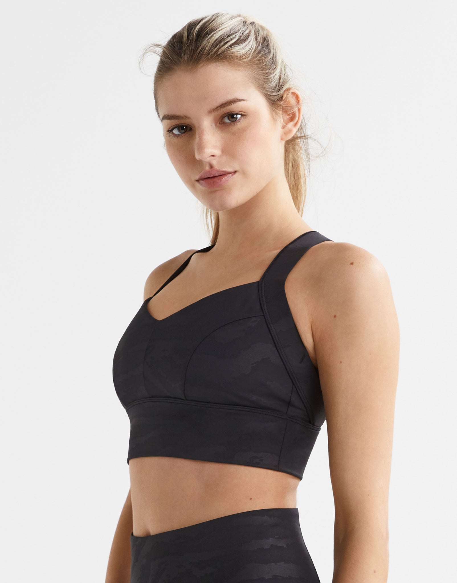 Lilybod-Amber-2X-Sports-Bra-Black-Tiger-Print-LC25-TB-3-NEW.jpeg