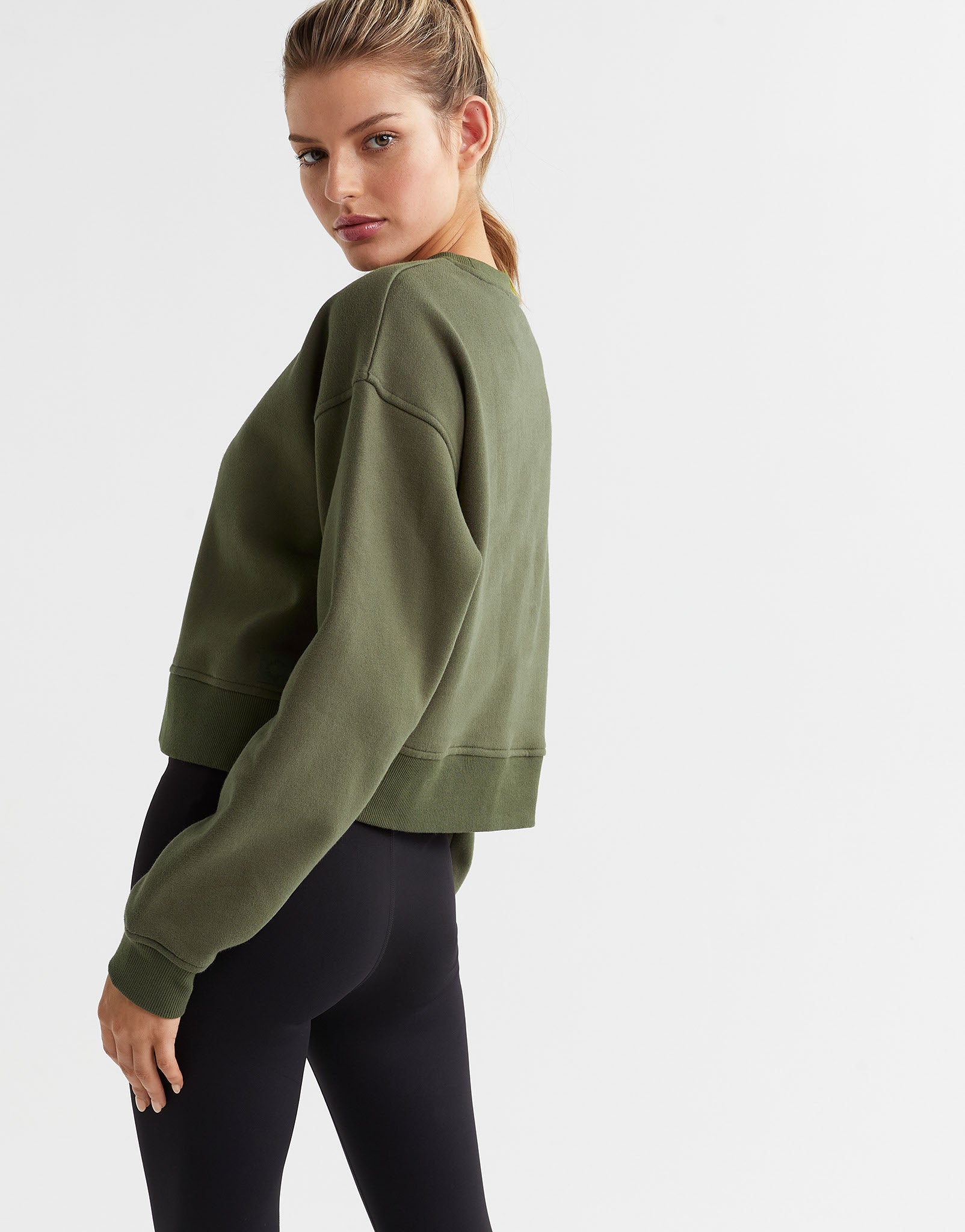 Lilybod-Becca-Oversized-Fleece-Crew-Olivine-LT66-OLV-4-New.jpeg