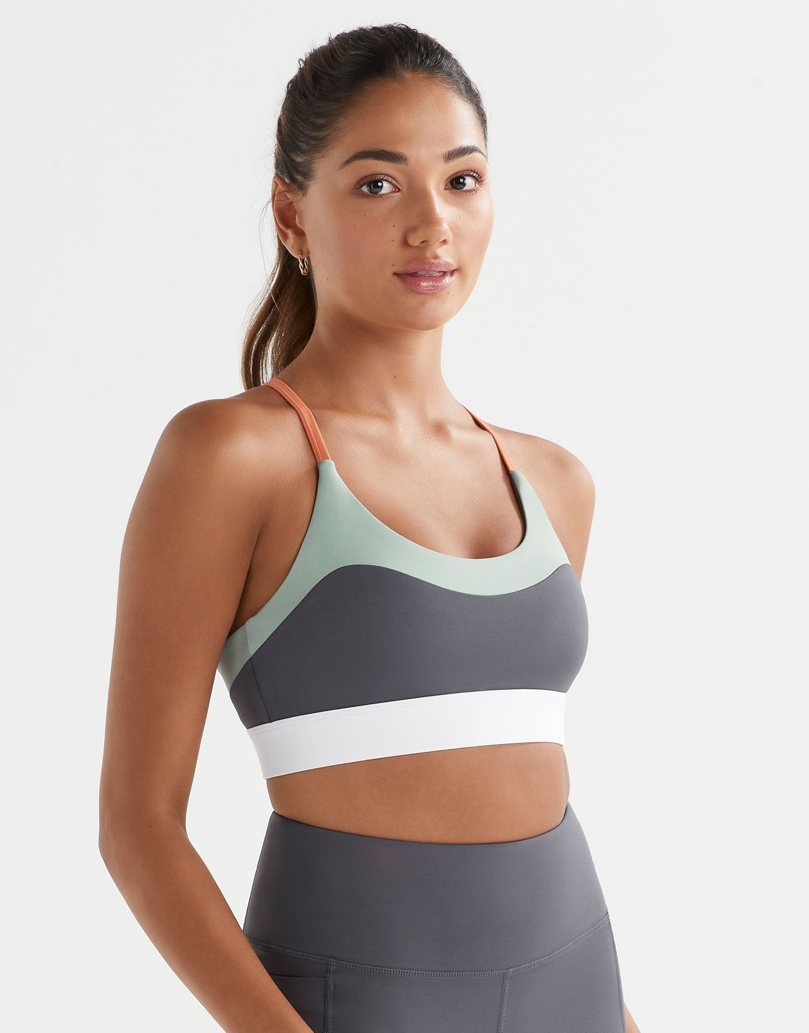 Lilybod-Limitless-Sports-Bra-Charcoal-LC103-CH-3.jpeg