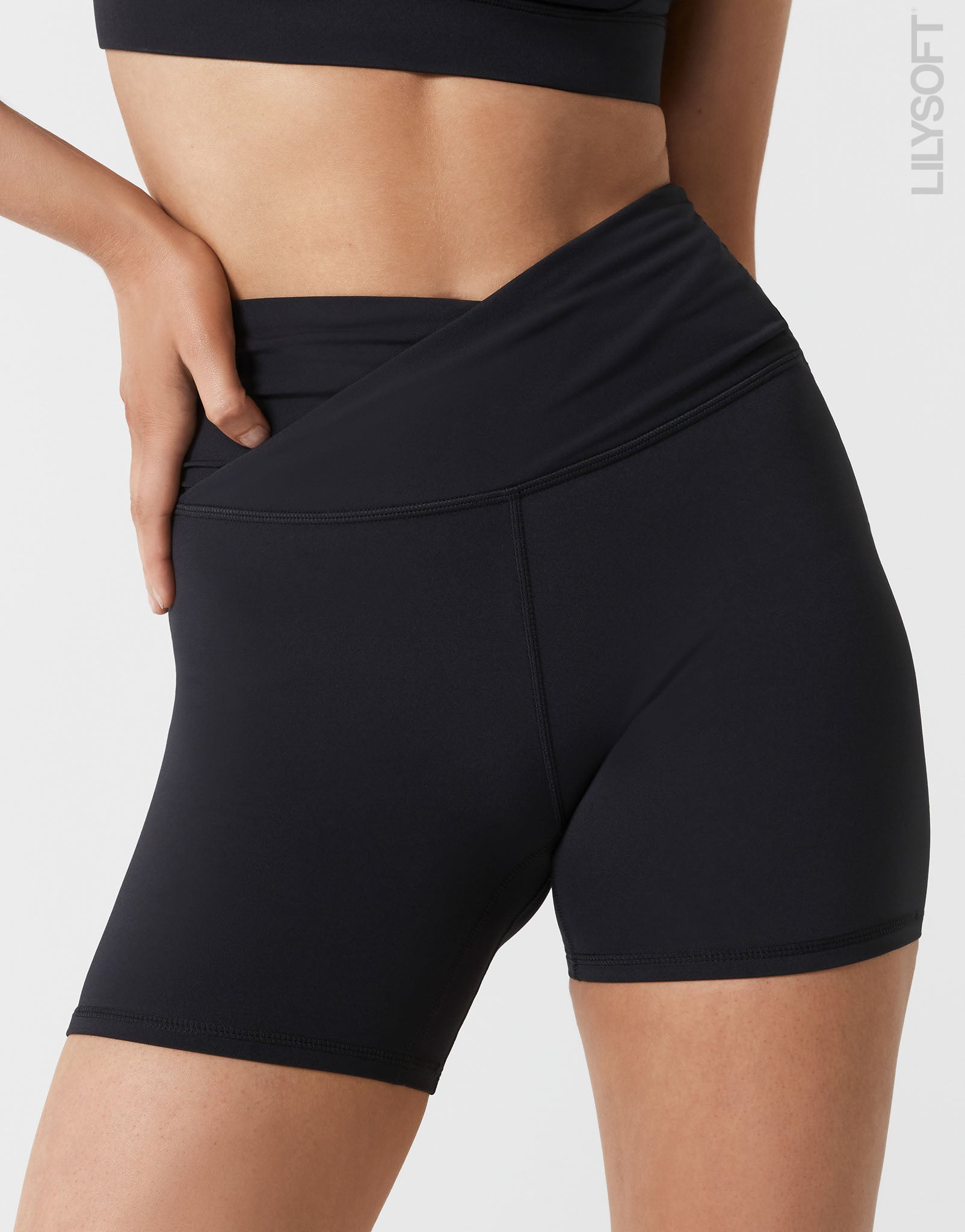Lilybod_ADDISON_Cloud_Core_Wrap_Short_Black_SS_39_BL_03_ls.jpg