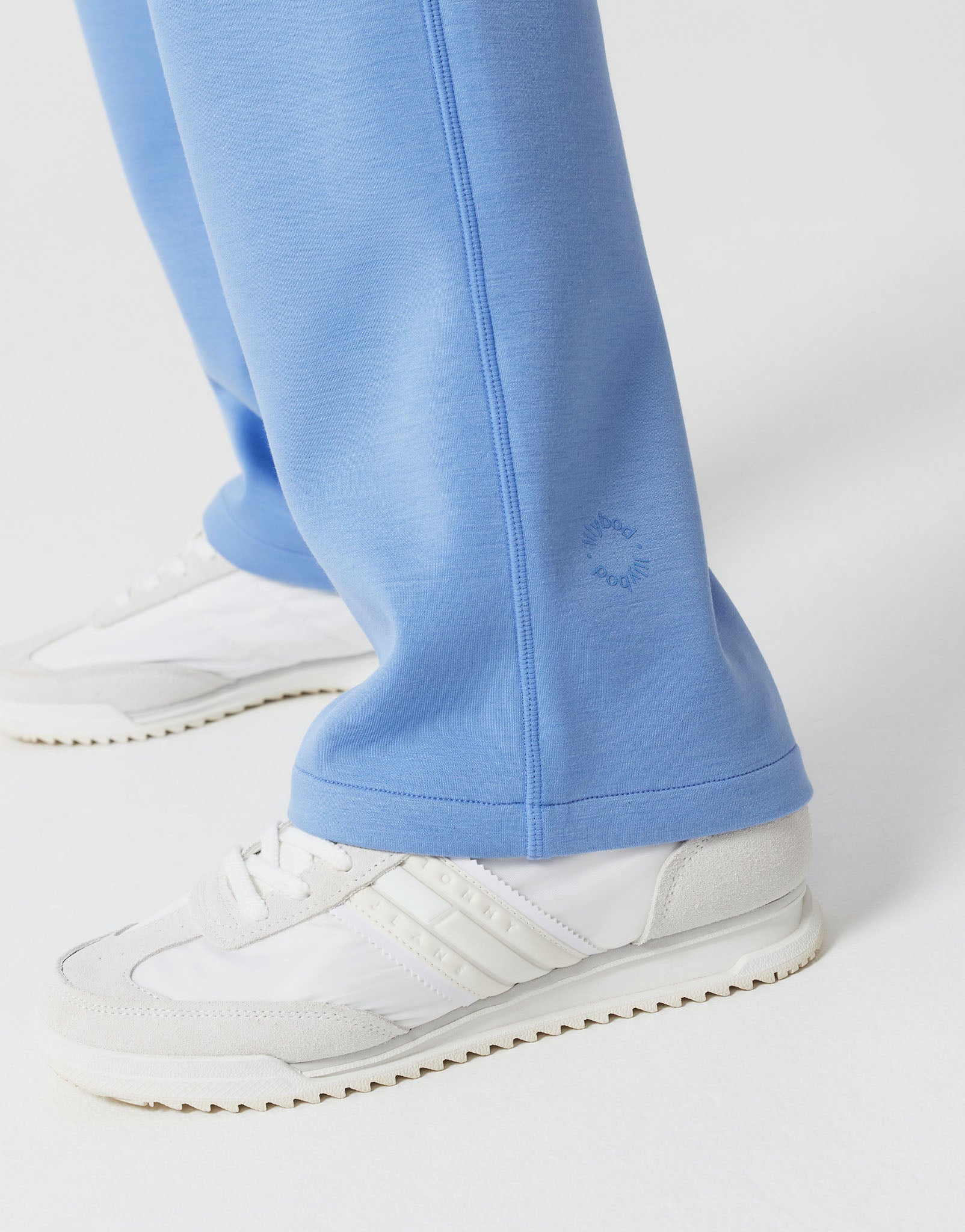 Lilybod_AIMIE_Relaxed_Fit_Jogger_Azure_Blue_LL85W_AB_07.jpeg