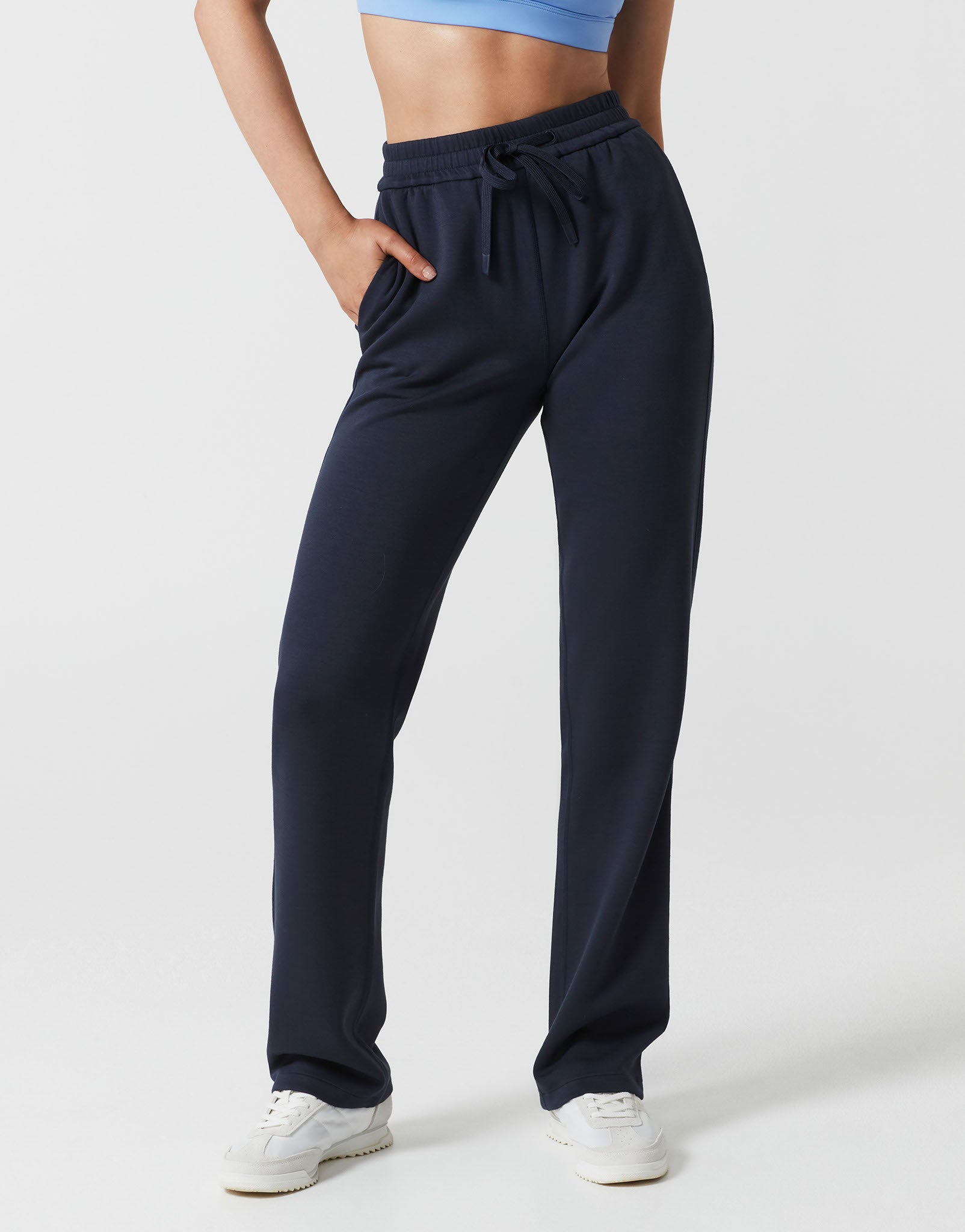 Lilybod_AIMIE_Relaxed_Fit_Jogger_Navy_LL85W_NB_03.jpeg