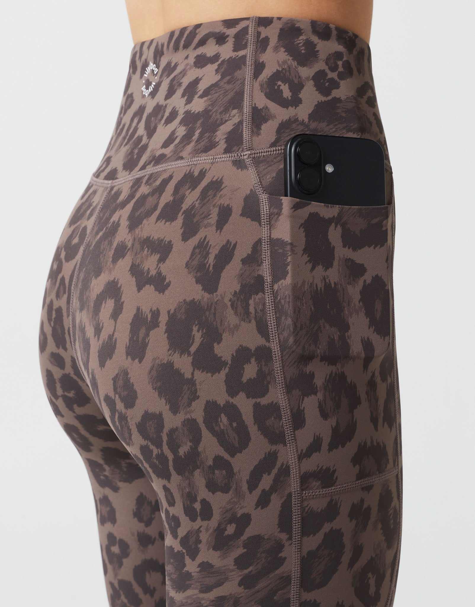 Lilybod_BECCA_Mineral_Grey_Leopard_Brown_LL131_C23_BR_07.jpeg