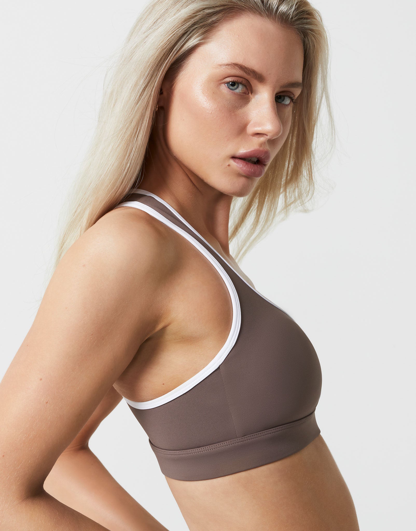 Lilybod_CLARE_Sports_Bra_Coffee_LC130_CF_06.jpeg