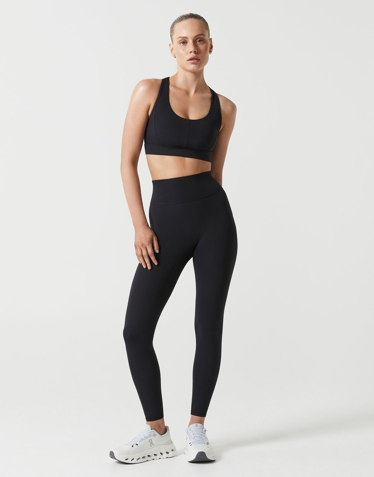 Lilybod_FRANKIE_Cloud_Core_Sports_Bra_Black_SC_22_BL_01_n1.jpeg