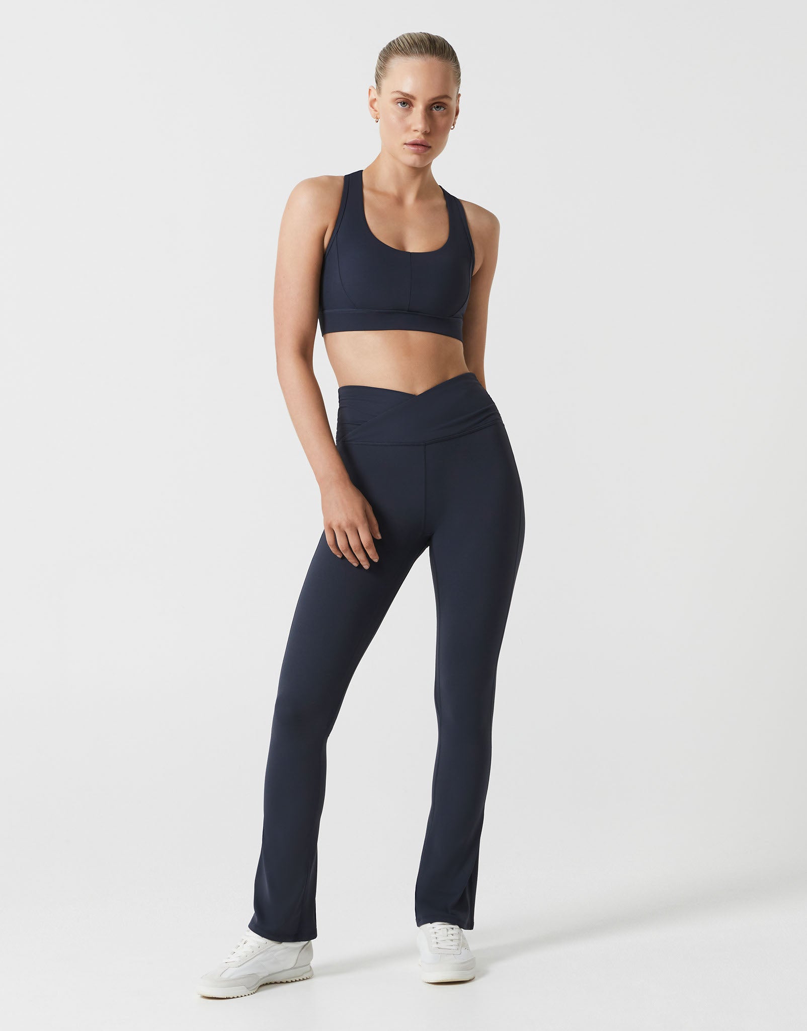 Lilybod_FRANKIE_Cloud_Core_Sports_Bra_Navy_Blue_SC_22_NB_01.jpeg