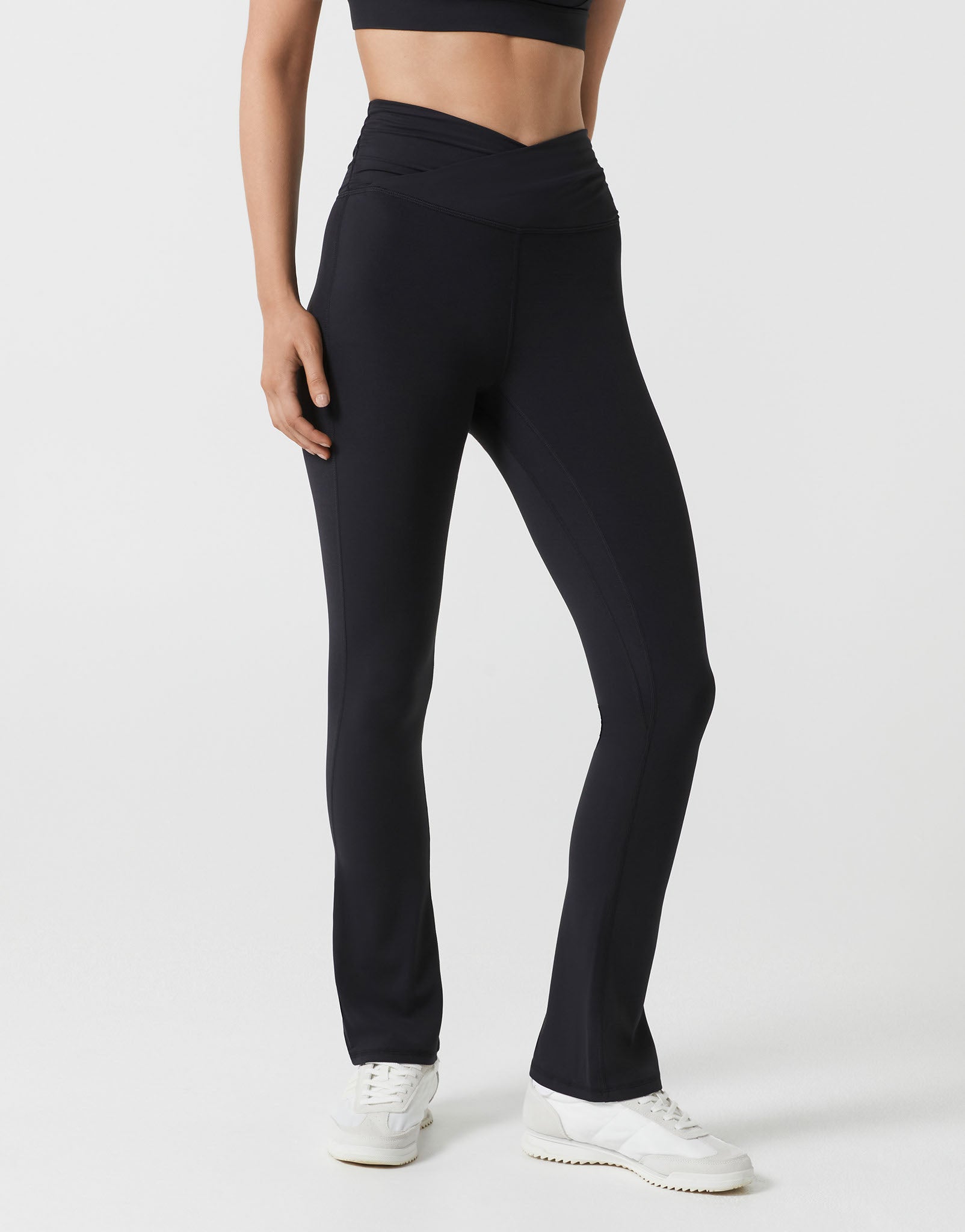 Lilybod_HARLOW_Cloud_Core_Bootleg_Legging_Black_SL_196_BL_03.jpeg