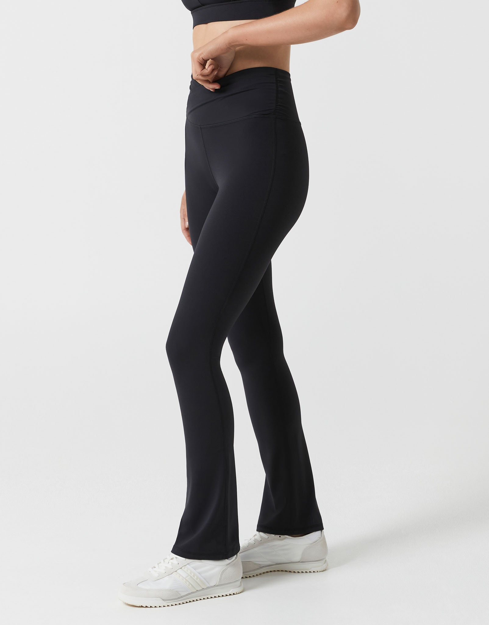 Lilybod_HARLOW_Cloud_Core_Bootleg_Legging_Black_SL_196_BL_04.jpeg