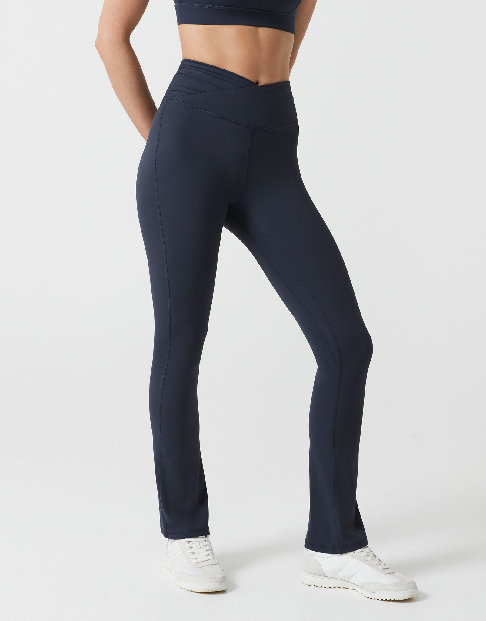 Lilybod_HARLOW_Cloud_Core_Bootleg_Legging_Navy_SL_196_NB_08.jpeg