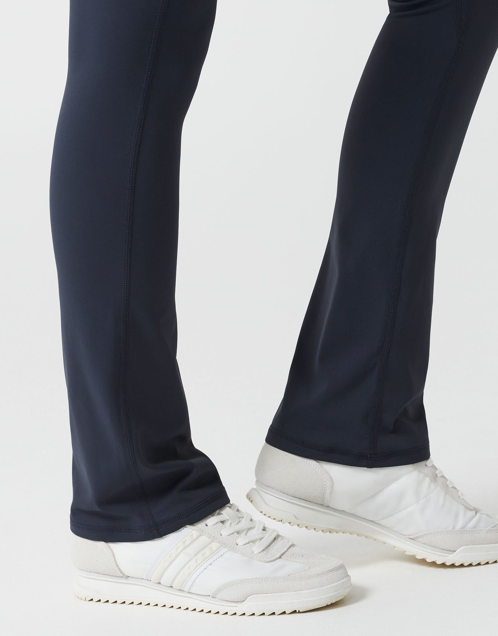 Lilybod_HARLOW_Cloud_Core_Bootleg_Legging_Navy_SL_196_NB_12.jpeg