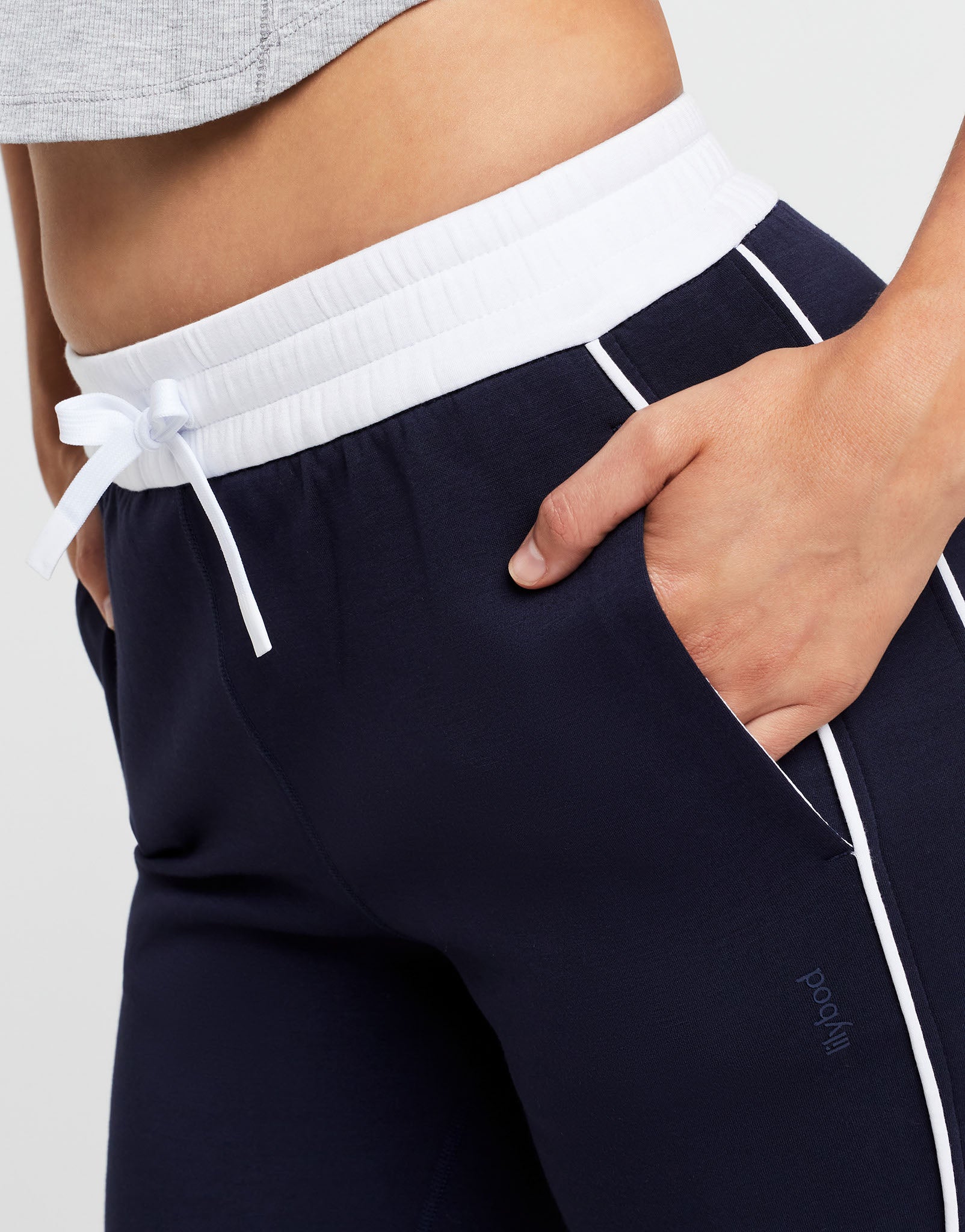 Lilybod_KIRSTEN_Wide_Leg_Pant_Navy_Blue_white_piping_LL178_NB_04_nm.jpeg