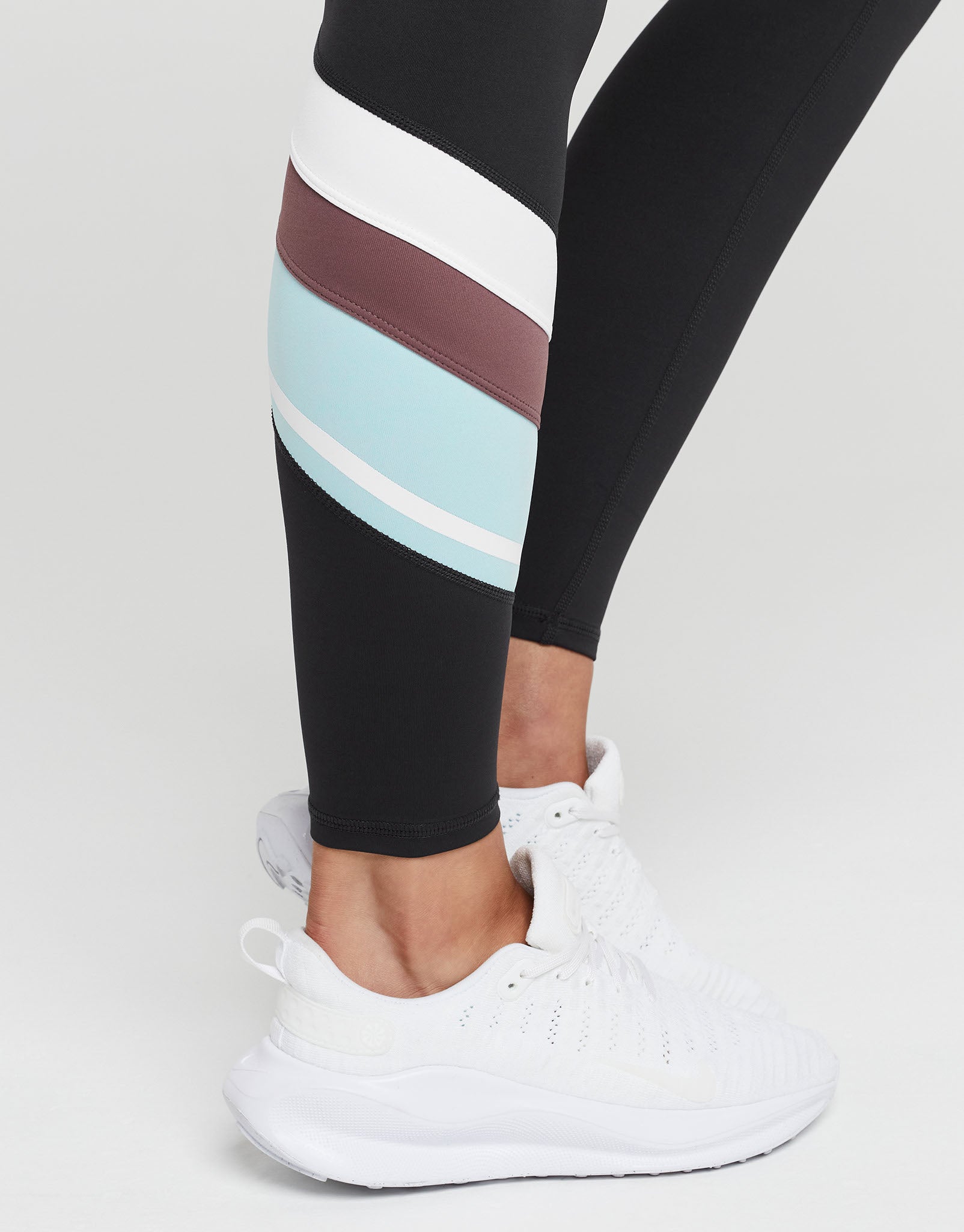 Lilybod_LIMITLESS_Legging_Charcoal_with_Pale_Blue_LL139_CH_BB_06_nm.jpeg