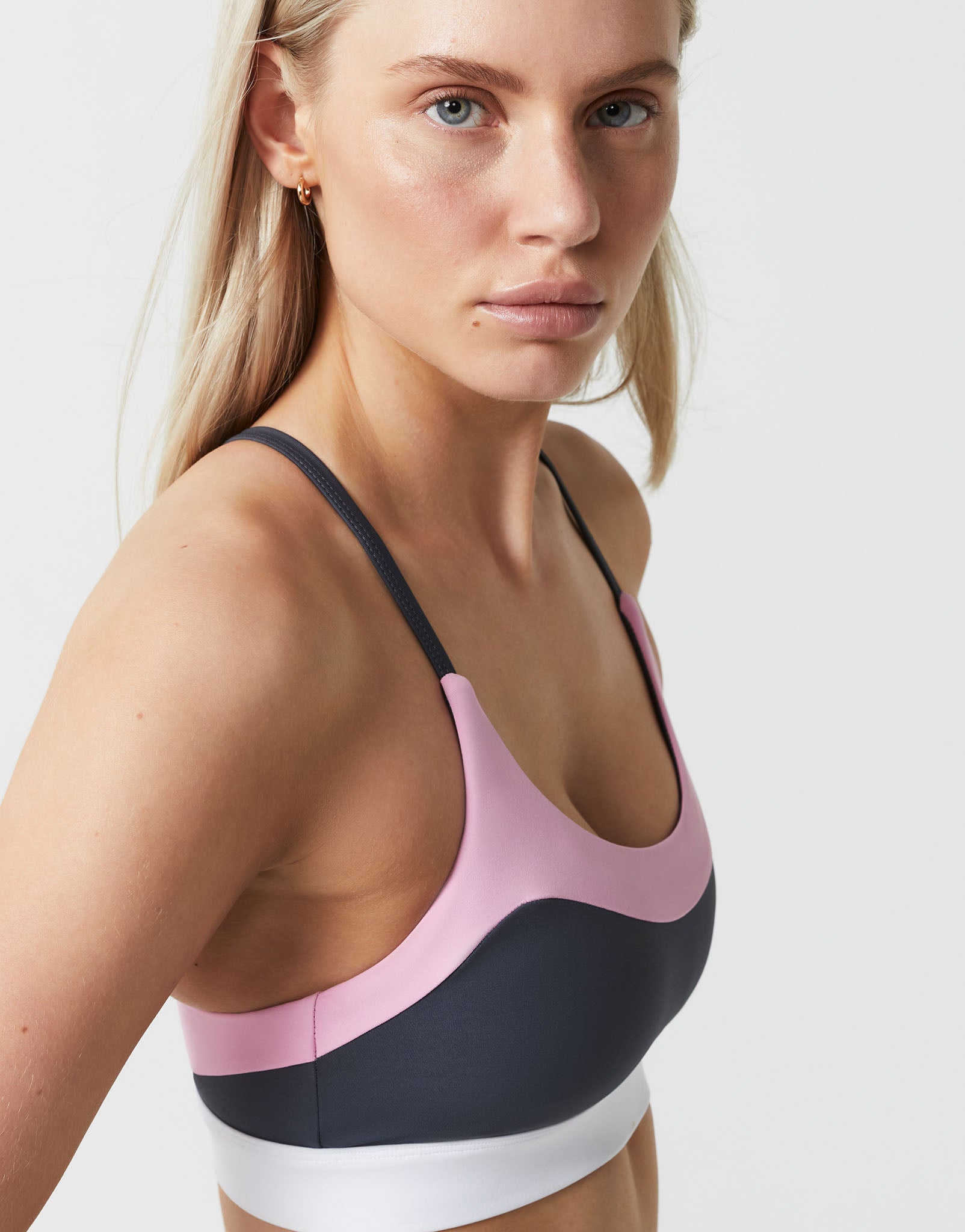 Lilybod_LIMITLESS_Sports_Bra_Charcoal_with_White_Pink_LC103_6GP_05.jpeg