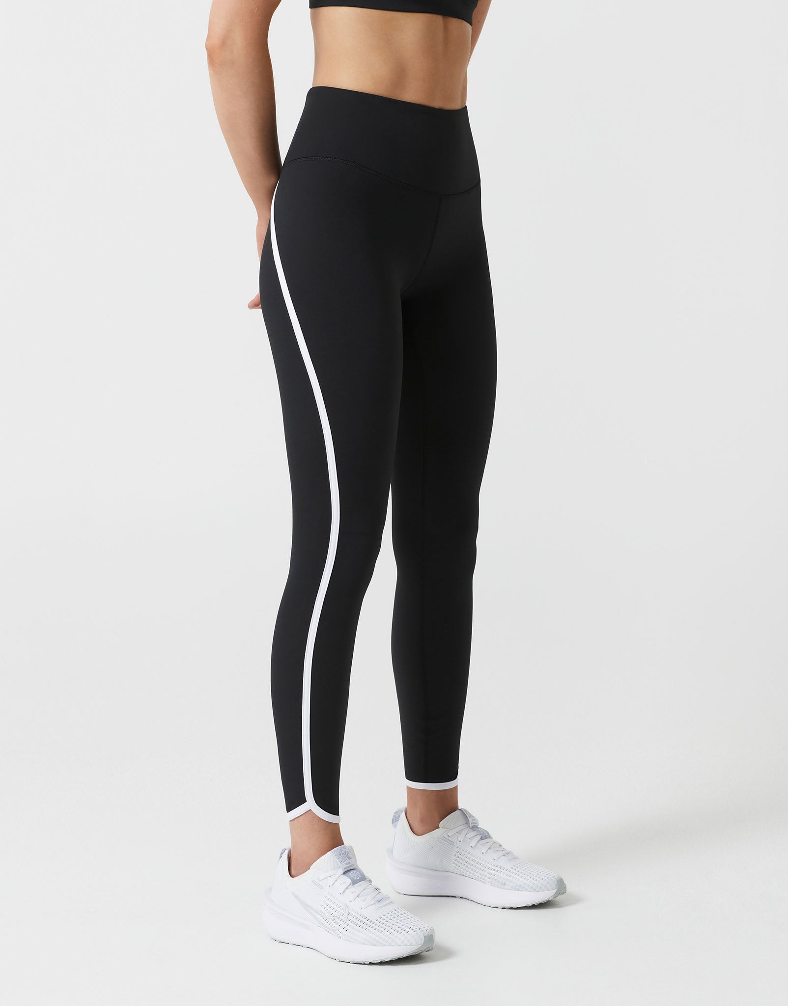 Lilybod_MADISON_Stripe_Legging_Black_LL195_BL_03.jpeg